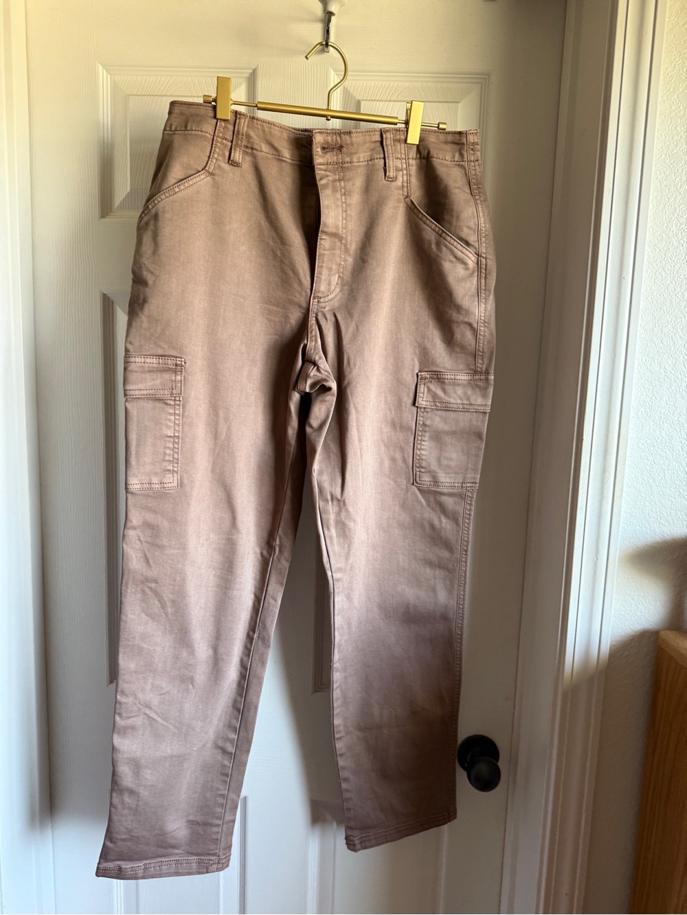 Universal Thread Women’s Cargo Pants in Taupe